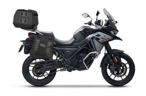 Set of SHAD TERRA TR40 adventure saddlebags and SHAD TERRA rear bag TR50, including mounting kit SHAD VOGE 650 DS/DSX