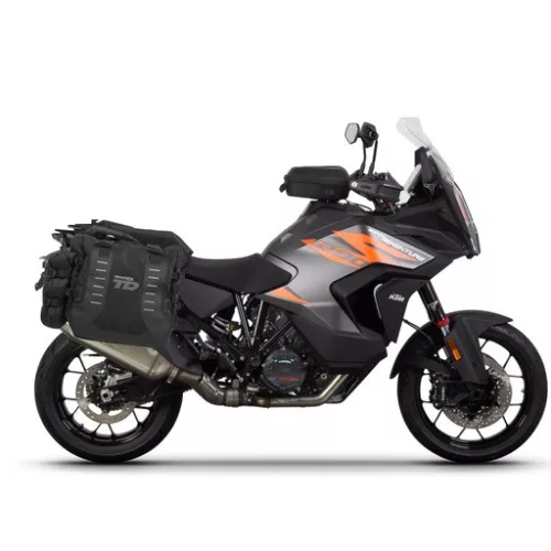 Set of SHAD TERRA TR40 adventure saddlebags, including mounting kit SHAD KTM 1200 SUPER ADVENTURE S/R