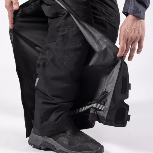 Pantaloni de ploaie Leatt ADV Rain Cover negru